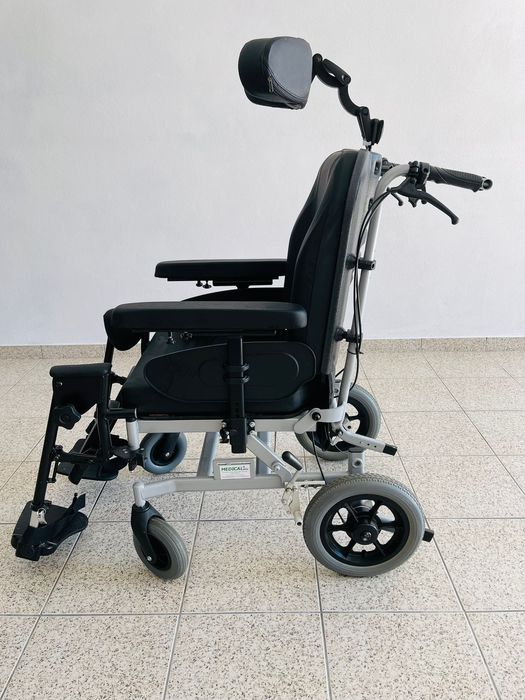 Cadeira de rodas geriátrica