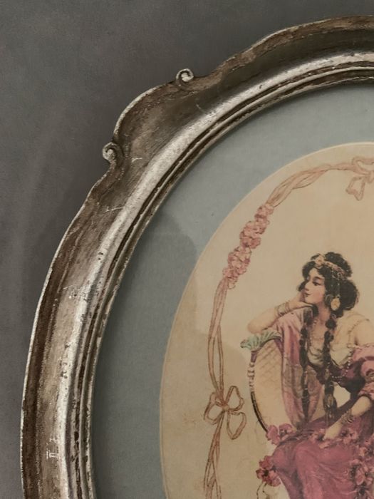 Ramki z secesyjnymi scenami kobiecymi