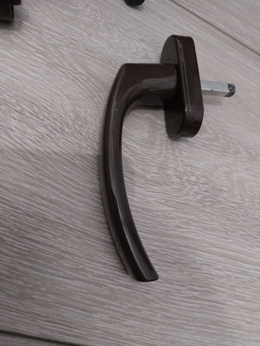 Klamki aluminiowe okienne kolor brąz