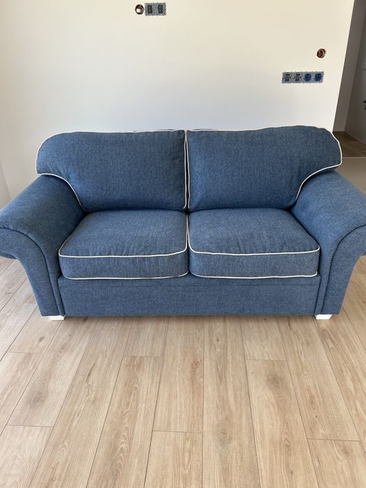 Sofa z funkcją spania w kolorze niebieskim
