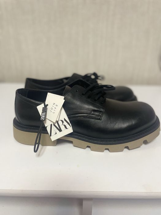 Шкіряні туфлі - дербі Zara чоловічі