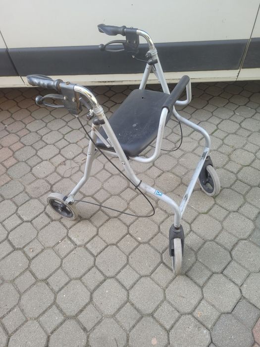 Chodzik/balkonik na kółkach  dla osób starszych