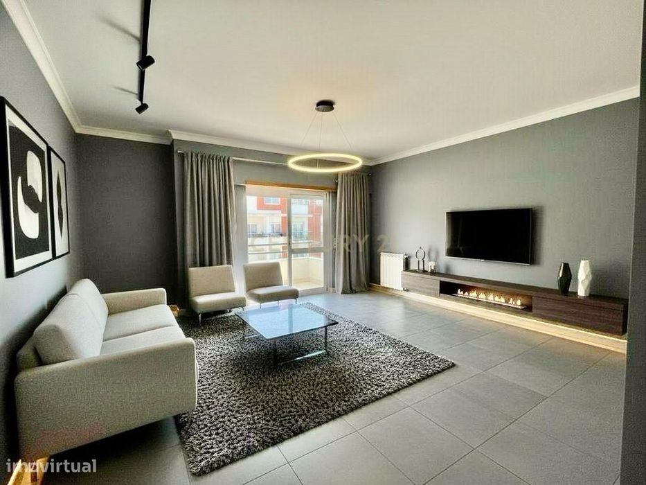 Espaçoso T3 em Vale Flores de Baixo, Parqueamento, Arrecadação e Varan