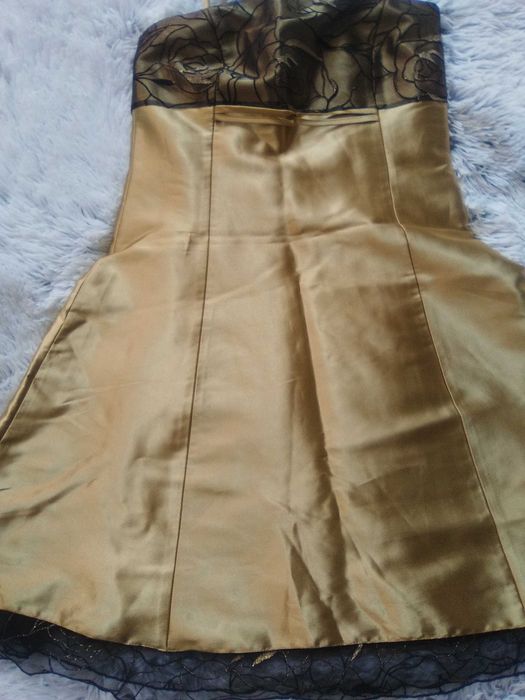 Sukienka rozkloszowana złota s wiązana