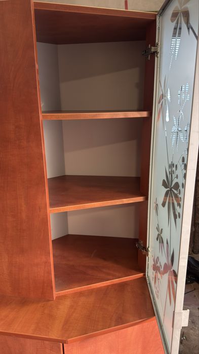 Witryna rogiwa dwu cześciowa .Szafka.