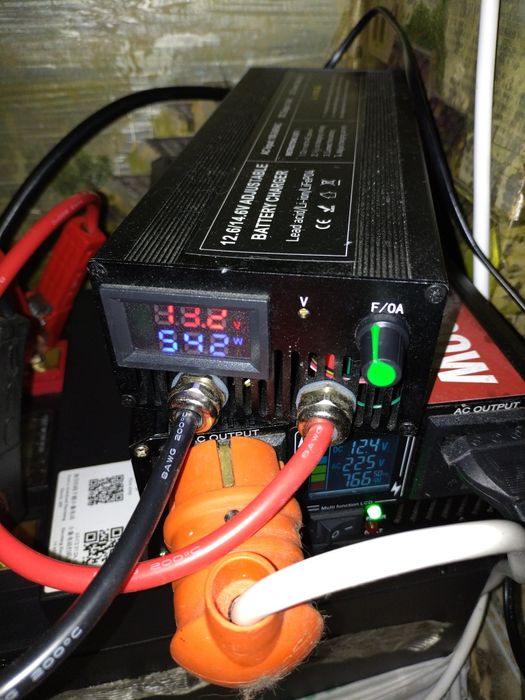 Зарядна станція. Акумулятор,  джерело бесперебійного живлкння, інверто