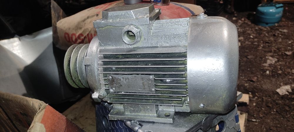 Двигун а-синхронний