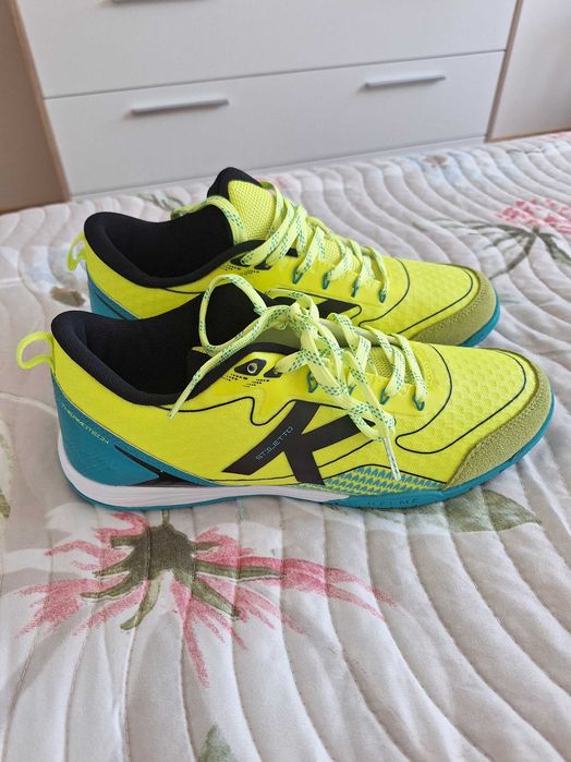 Sapatinhas futsal KELME, tamanho 43