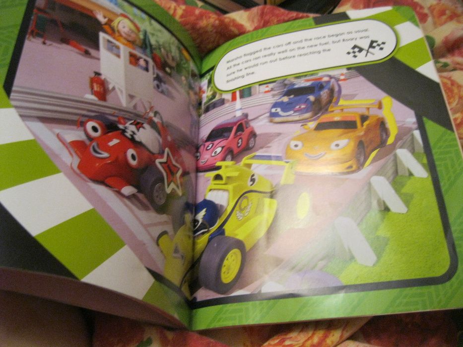 книга английский язык детская Roary’s Big Race: Sticker Storybook Boo