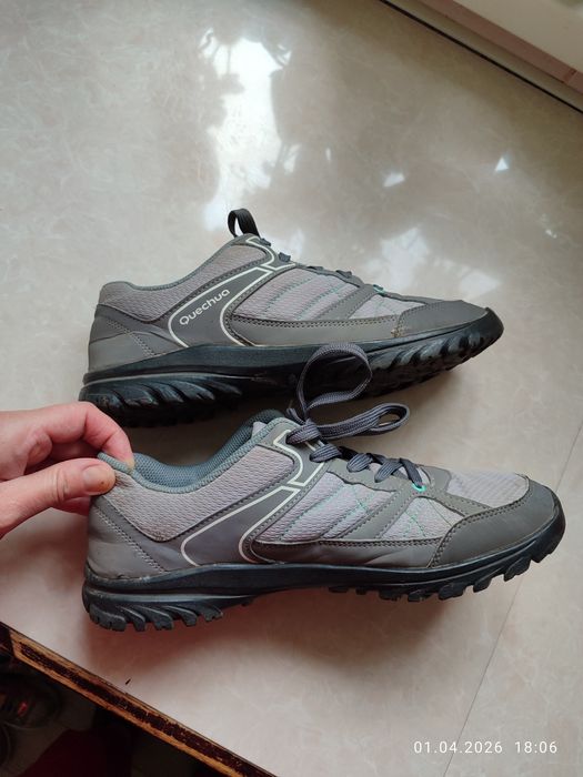 Кросівки фірмові