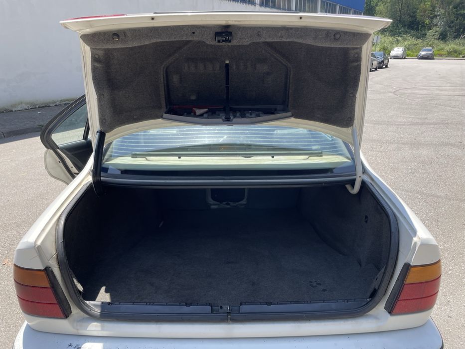 BMW 520i    1990