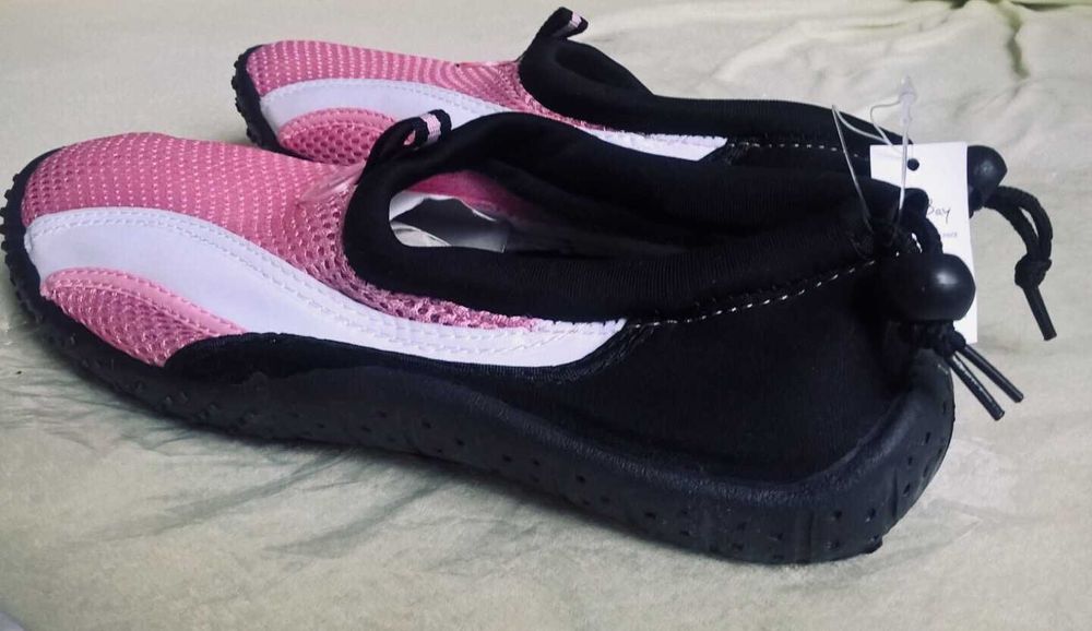 Жіночі фірмові аквашузи Wave