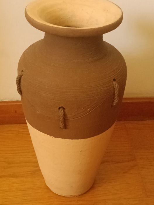 Jarra decorativa em terracota