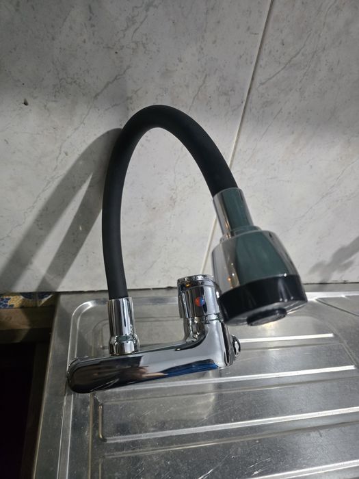 Torneira de cozinha a estrear nova na caixa