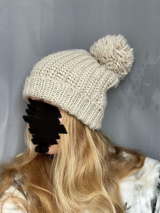 Czapka zimowa Tally Weijl kremowa beżowa jasna z pomponem