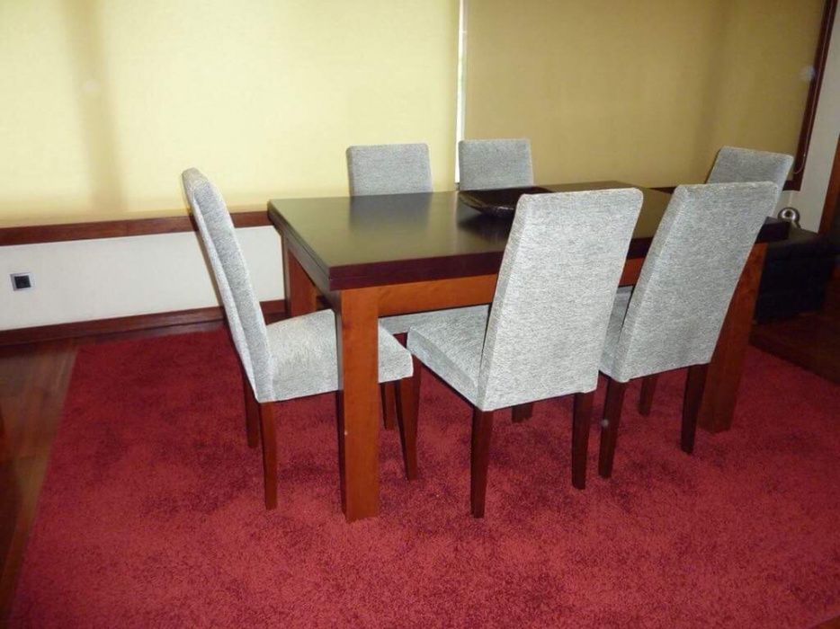 Mesa extensível e 6 cadeiras