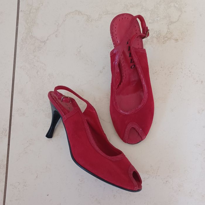 Sandałki Sillo skórzane na szpilce 36