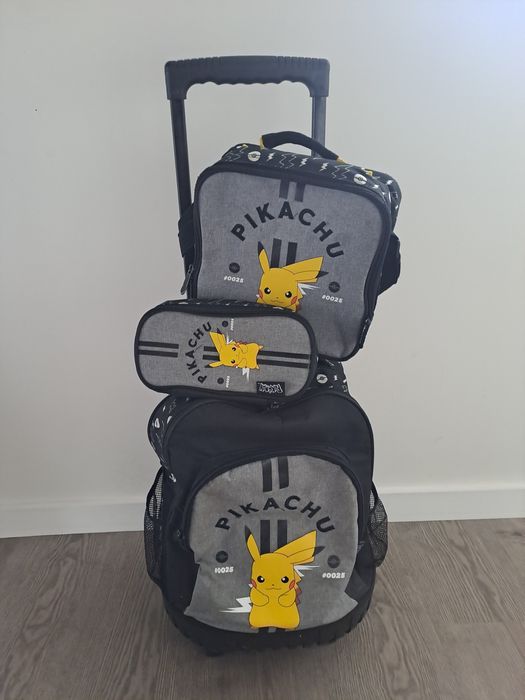 Mochila com estojo e lancheira