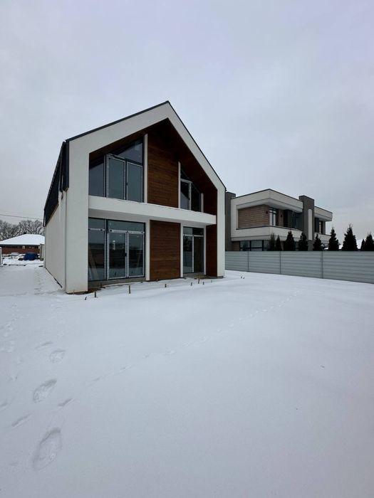 Готовий цегляний будинок у котеджній лінії забудови!