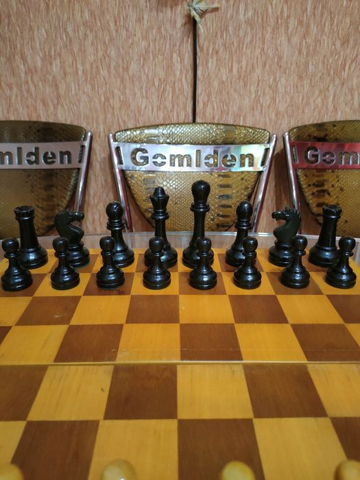 Деревянные игровые шахматы с доской 40-40 см.