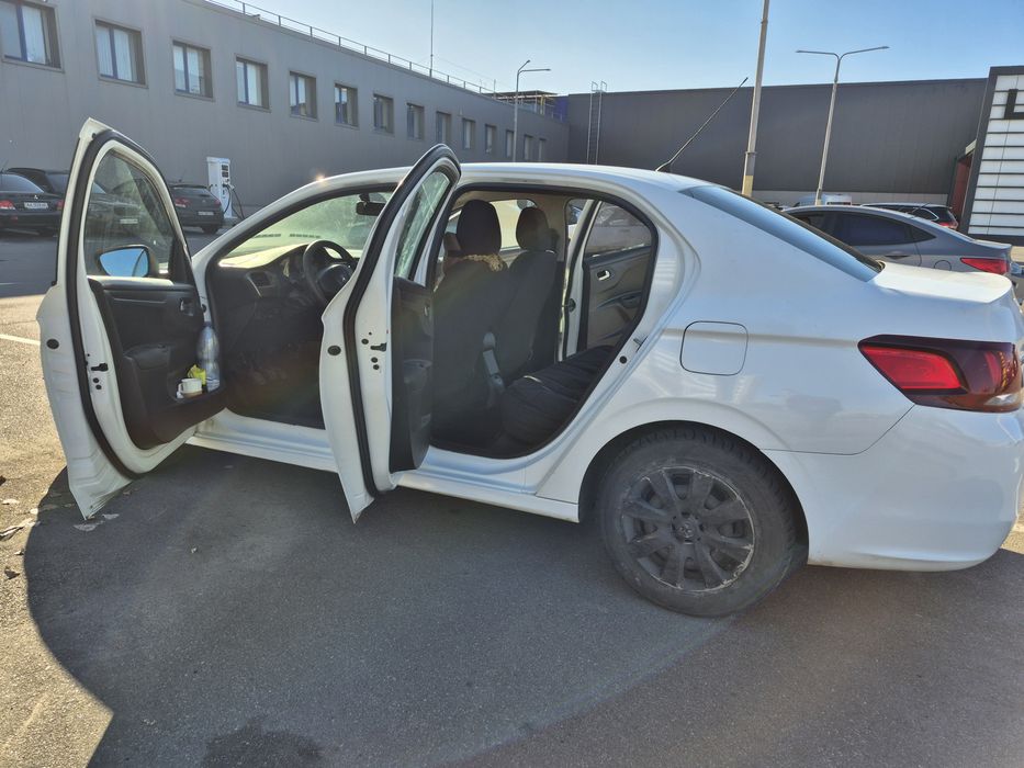 Продам Пежо 2017 год 3700$