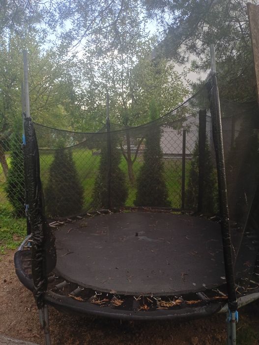 Oddam trampolinę