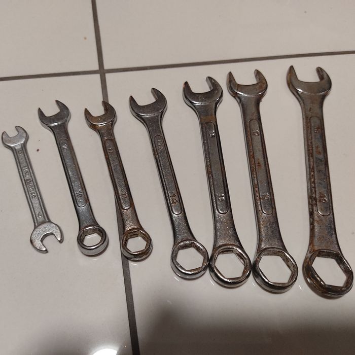 Zestaw kluczy nasadowych calowe i metryczne