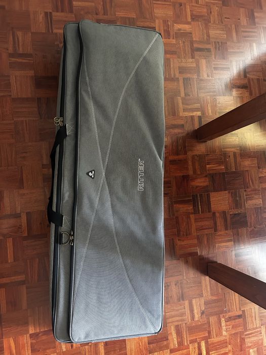 Roland Fantom 08 + estojo