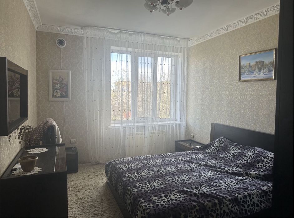 Квартира з окремим входом.