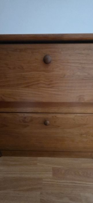 Sapateira em pinho. Madeira verdadeira