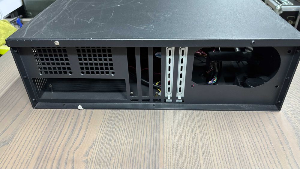 Obudowa komputera RACK