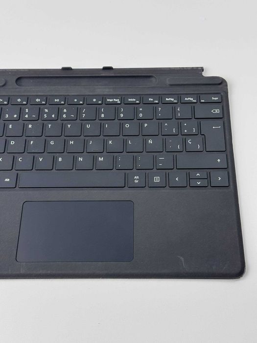 Клавіатура для планшета Microsoft Surface Pro Signature Keyboard Black (з тачпадом, з підсвіткою, іспанська розкладка)