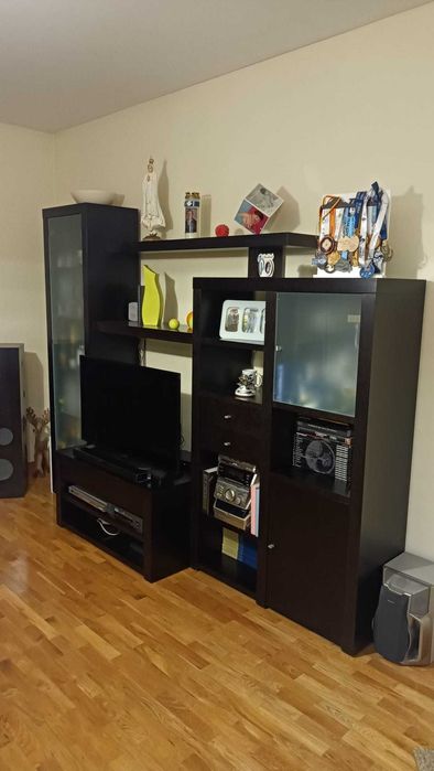 Estante de Sala em Wengue Chocolate e mesa de centro