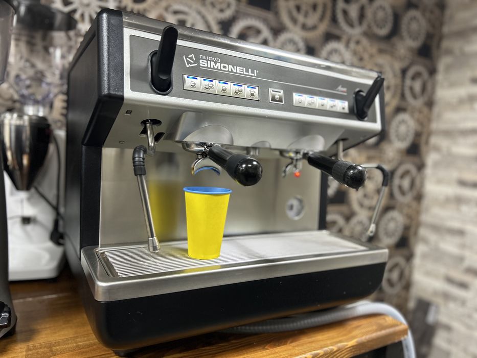 Кавомашина Nuova Simonelli висока група компакт