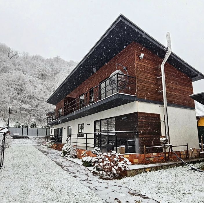 Будинок в горах подобово ”Soloma house” , чан на березі гірської річки