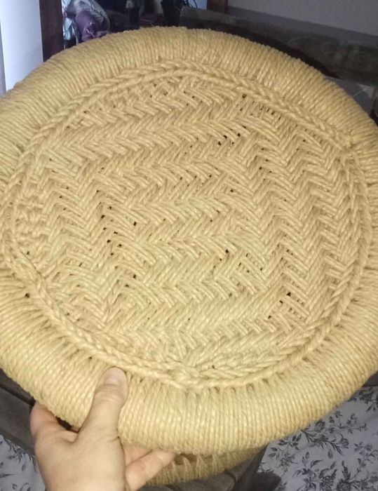 2 bancos em fibra natural artesanais –