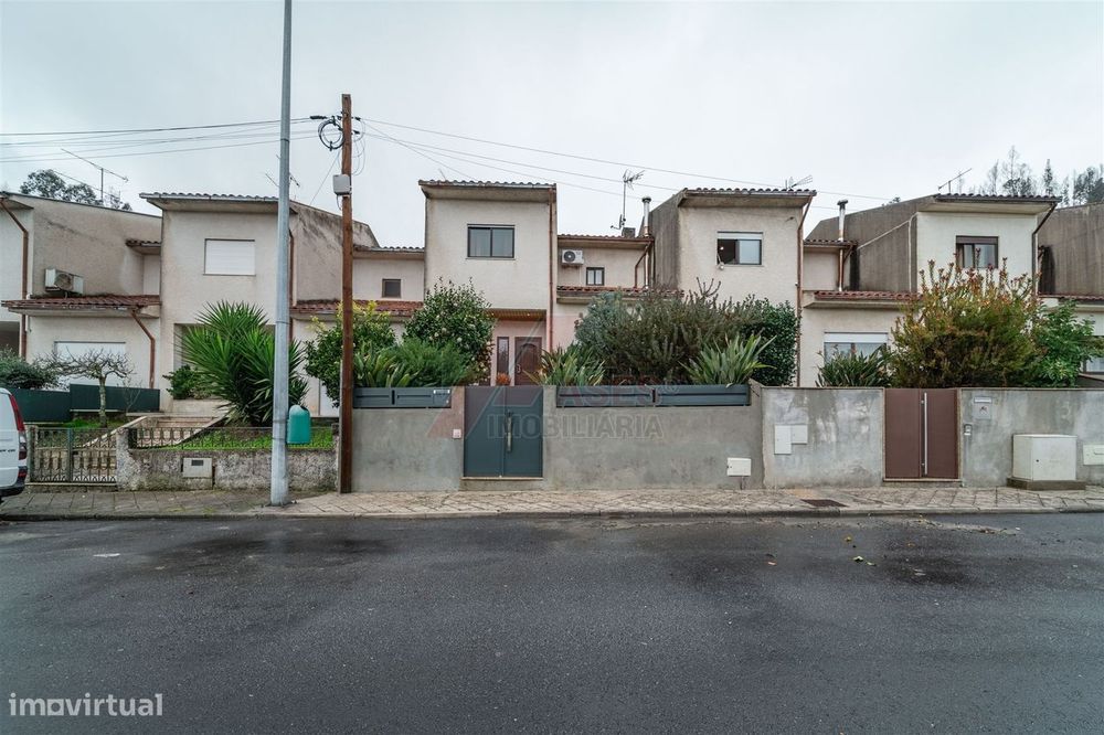 Moradia Em Banda T3!