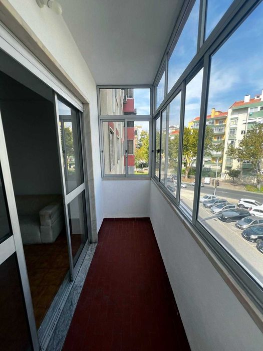 Quarto de casal em casa renovada Odivelas - tudo incluído