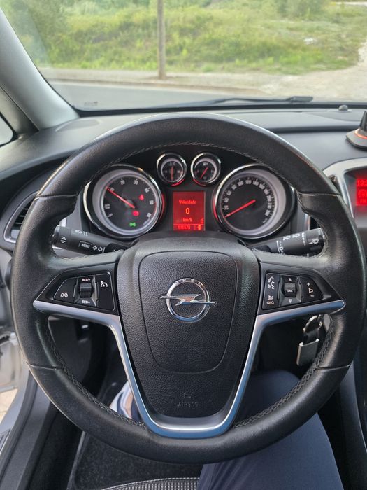Opel Astra SportsTourer 1.3 Cdti 95cv ( Apenas 46 mil kms )
