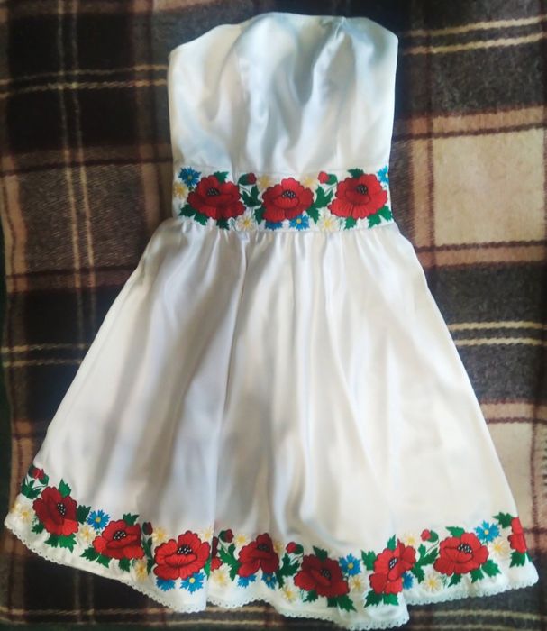 Атласна сукня в українському стилі / плаття вишиванка / на випускний