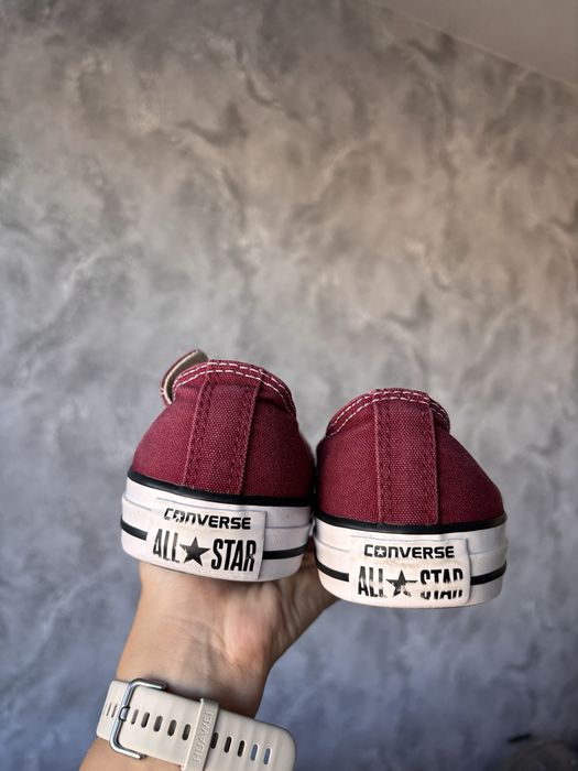 Converse bordowe