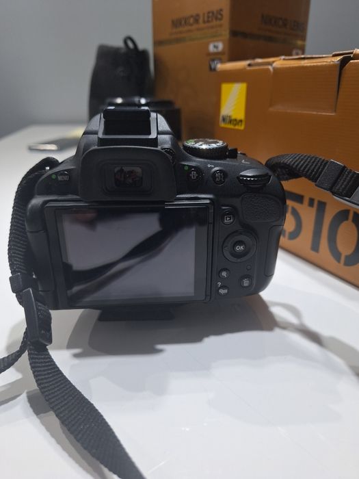 Nikon D5100 + obiektyw Nikon NIKKOR LENS 105