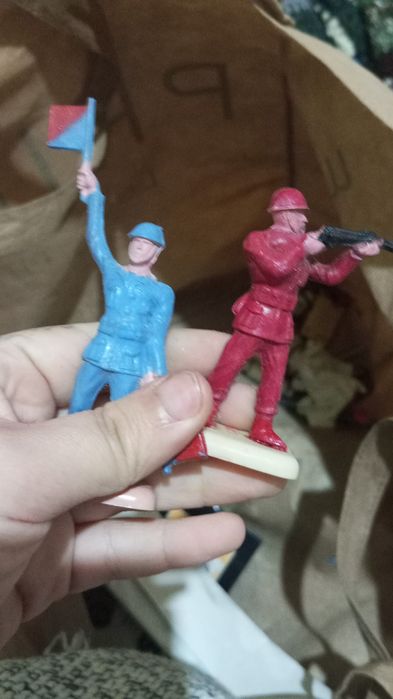 Duas figurinhas antigos