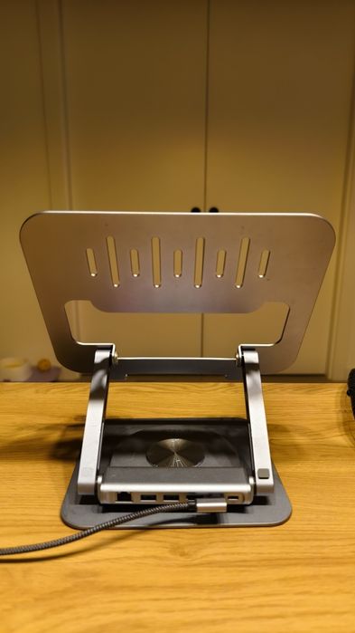 Suporte Portátil com Hub USB-C - ADAM Elements CASA Hub Stand Pro (Rotativo 360°)