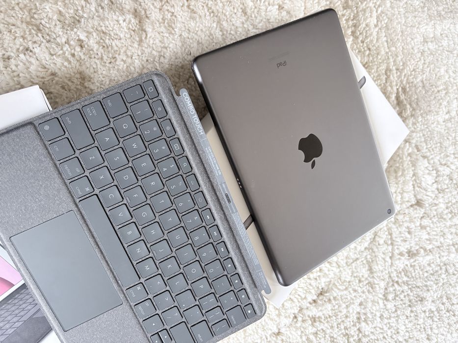 Ipad apple 8 gen 32 gb + etui klawiatura logitech combo touch