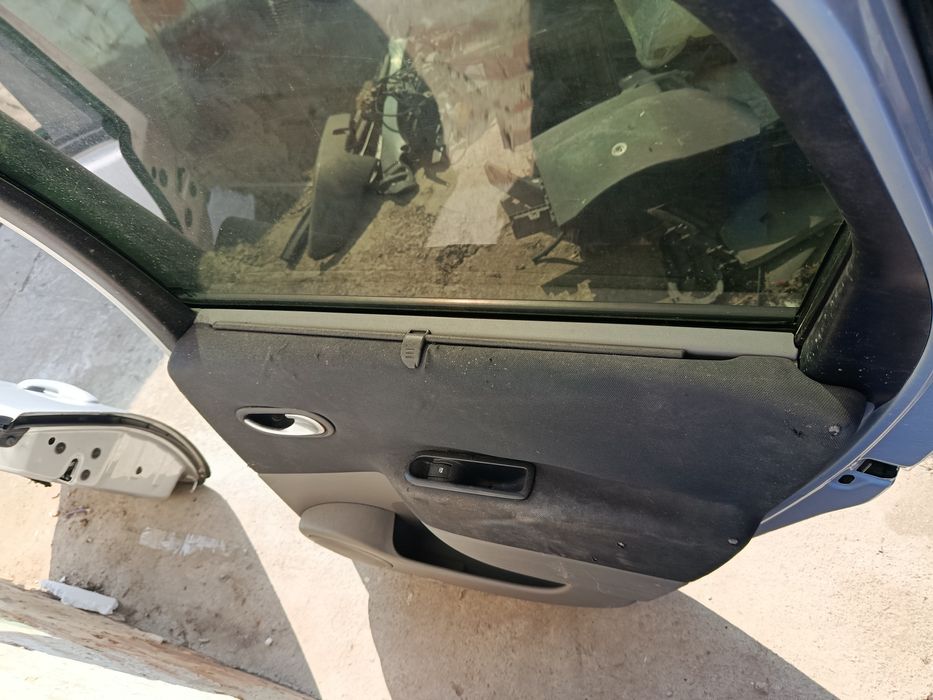 Дверь задняя правая  колір TED69  RENAULT SCENIC 2 2006-2009