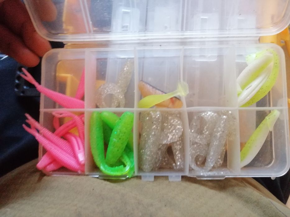 Mega Zestaw Wędkarski: Wędka + 2 Kołowrotki + Przynęty + Akcesoria | G