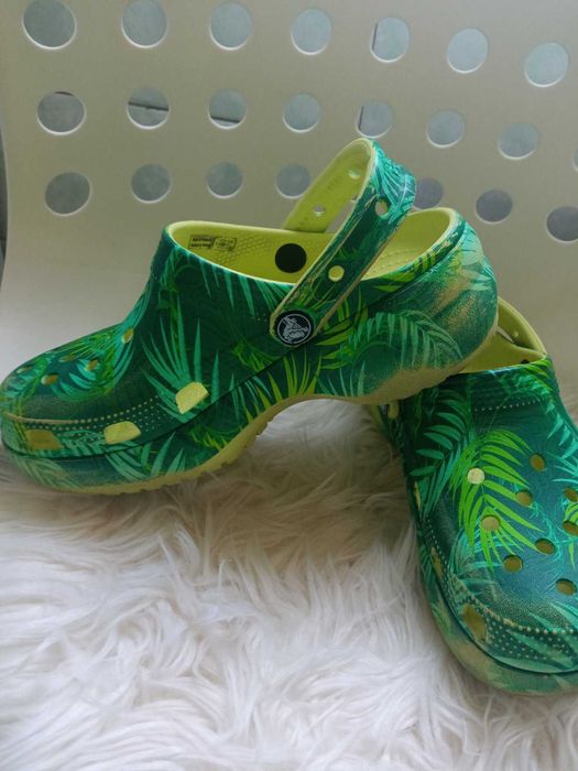 Crocs Baya  шльопанці з принтом Crocs Baya junior  бруківка тропіки