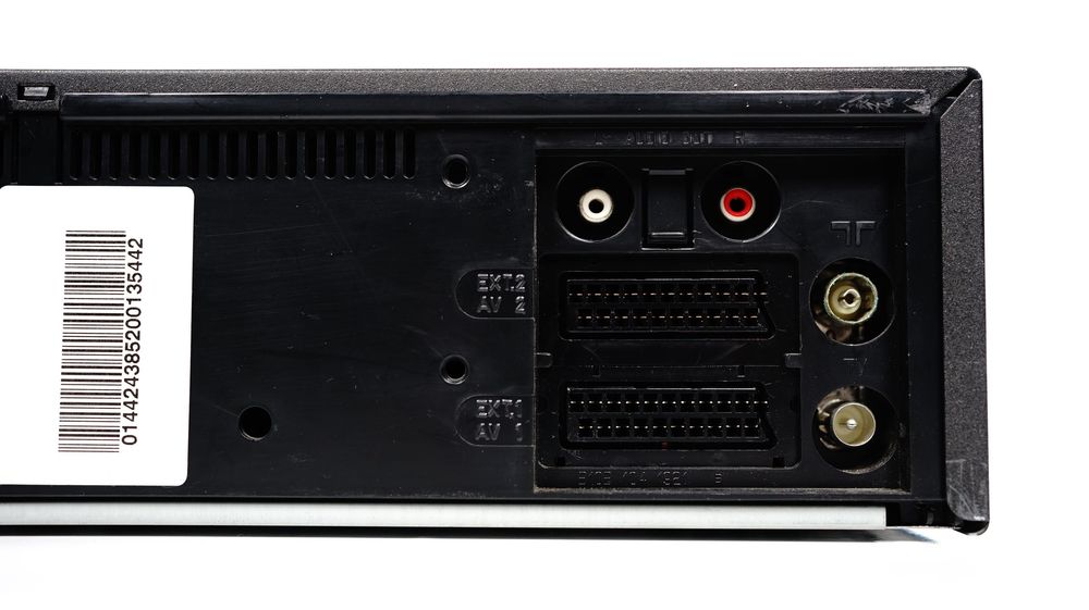 Magnetowid nagrywający GRUNDIG GV 8401 VHS VCR 6-głowic Hi-Fi Stereo
