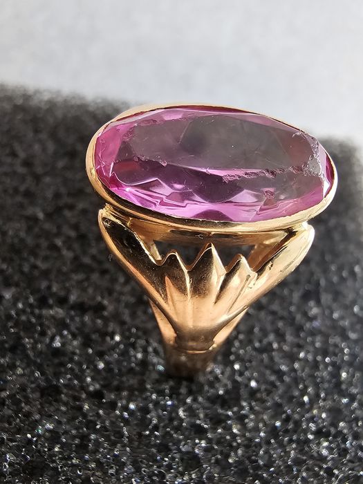 Anel ouro com pedra rosa